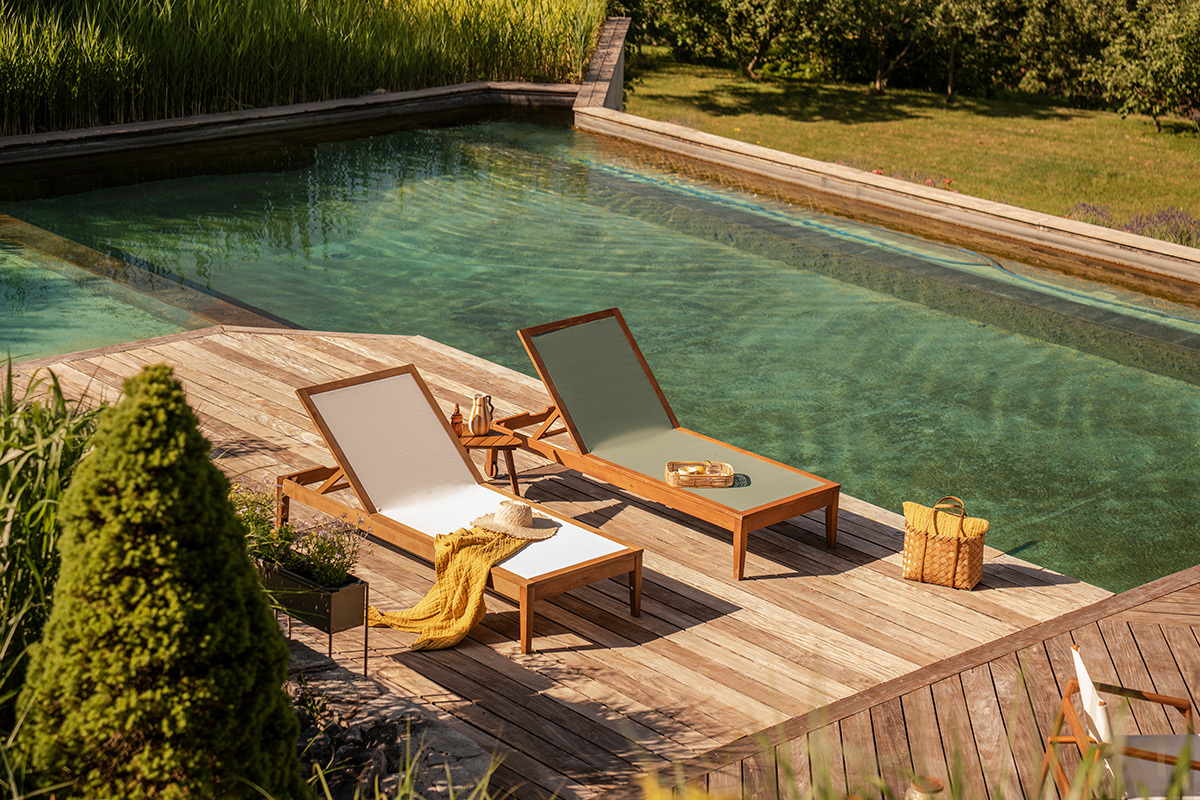 Bain de soleil blanc et bois massif NAVEEN