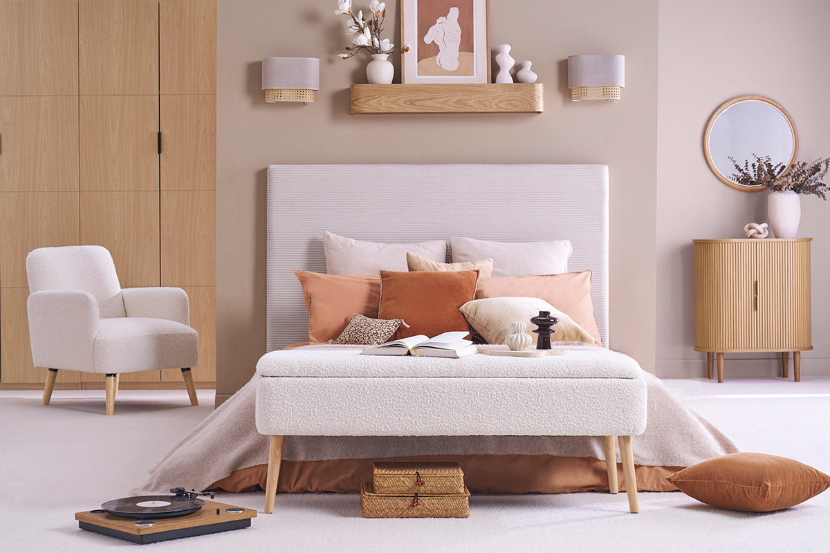 Banc coffre effet laine boucl�e blanc et bois clair massif L120 cm LARS