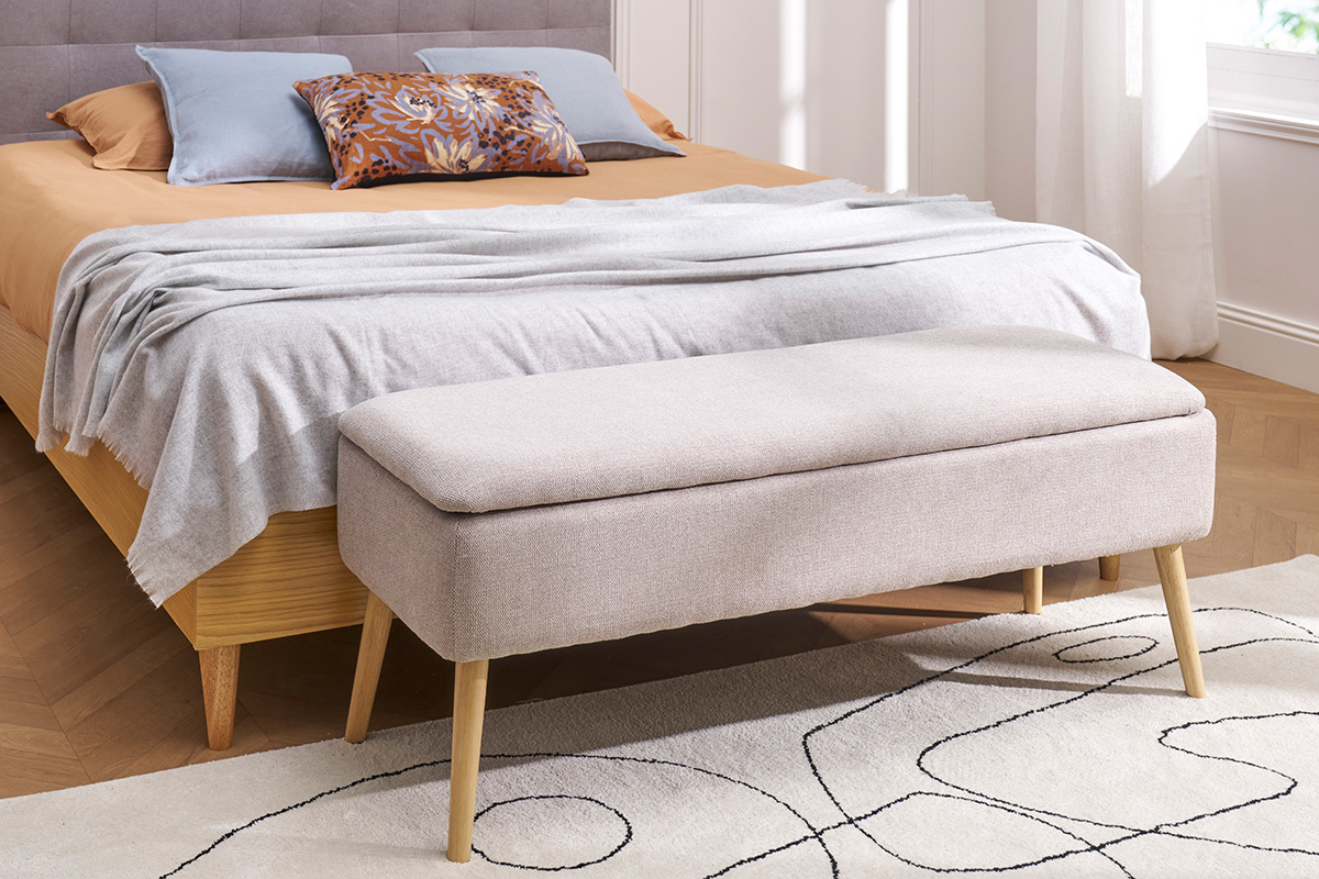 Banc coffre en tissu effet velours textur� beige et bois clair massif L120 cm LARS