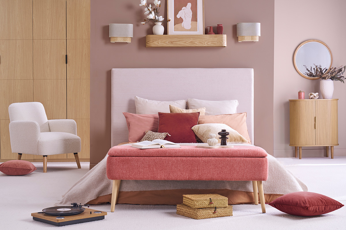 Banc coffre en tissu effet velours textur� terracotta et bois clair massif L120 cm LARS