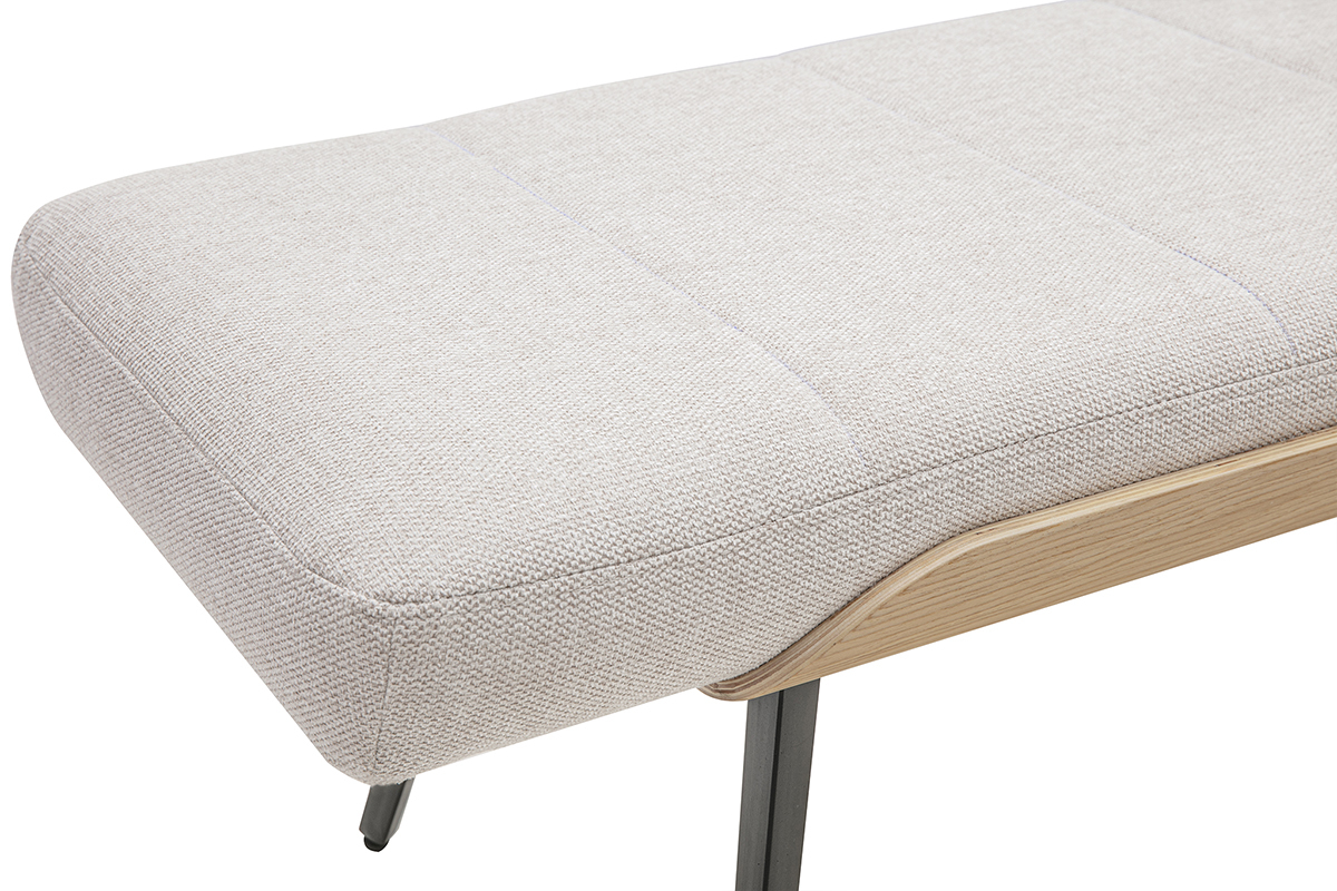 Banc en tissu effet velours textur� beige, vue de pr�s, pieds en m�tal noir et bois clair.