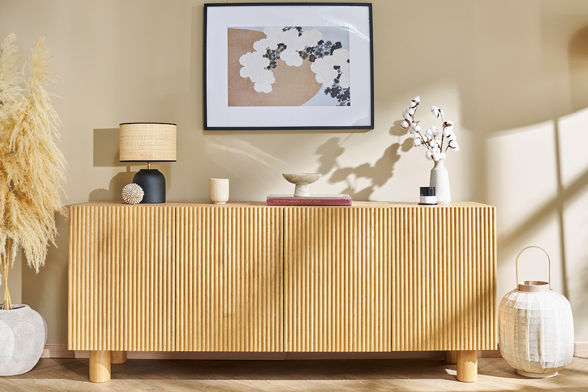 Buffet design en bois clair ch�ne massif grav� 4 portes L180 cm GOSHI