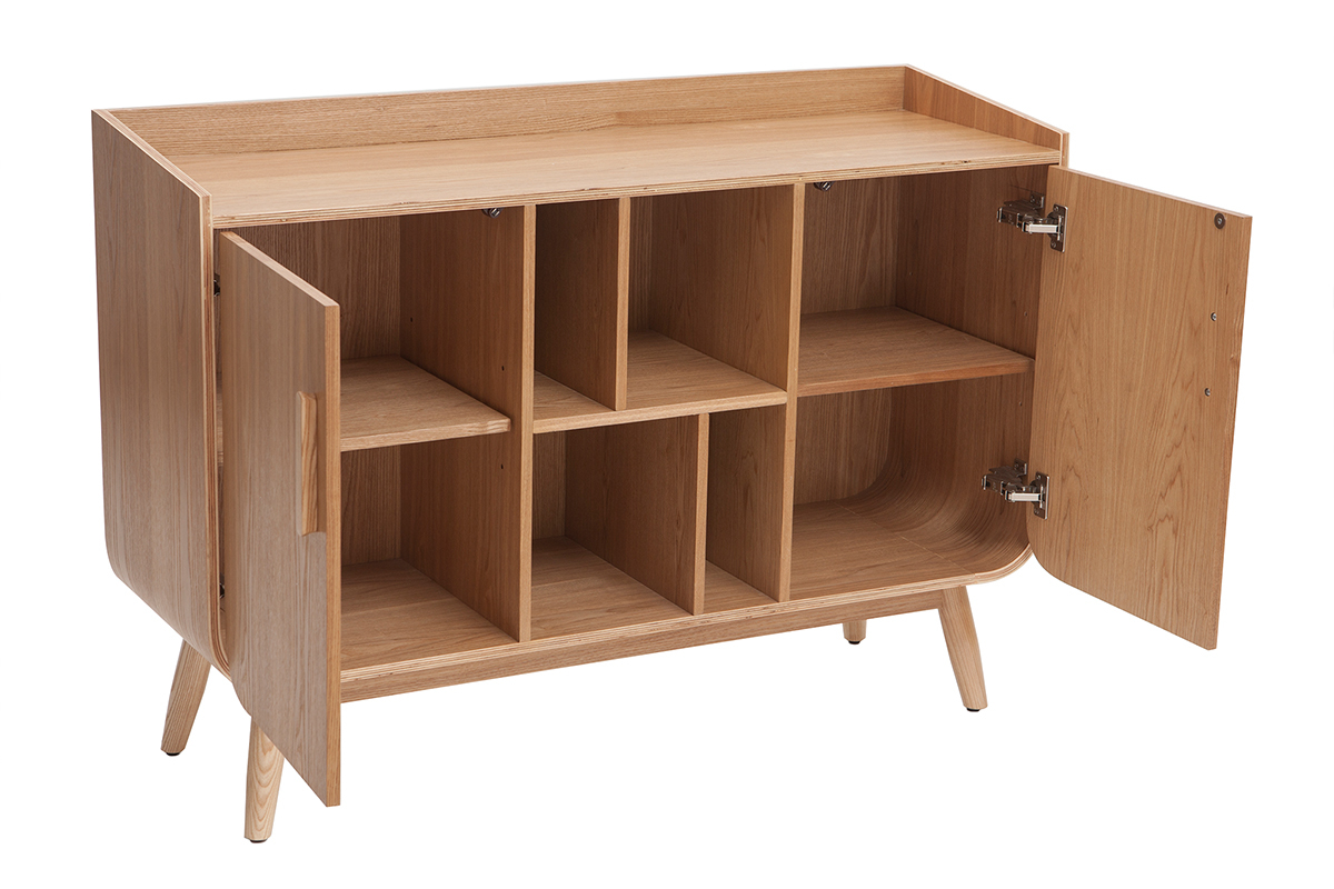 Buffet scandinave en bois clair, deux portes ouvertes, �tag�res visibles.