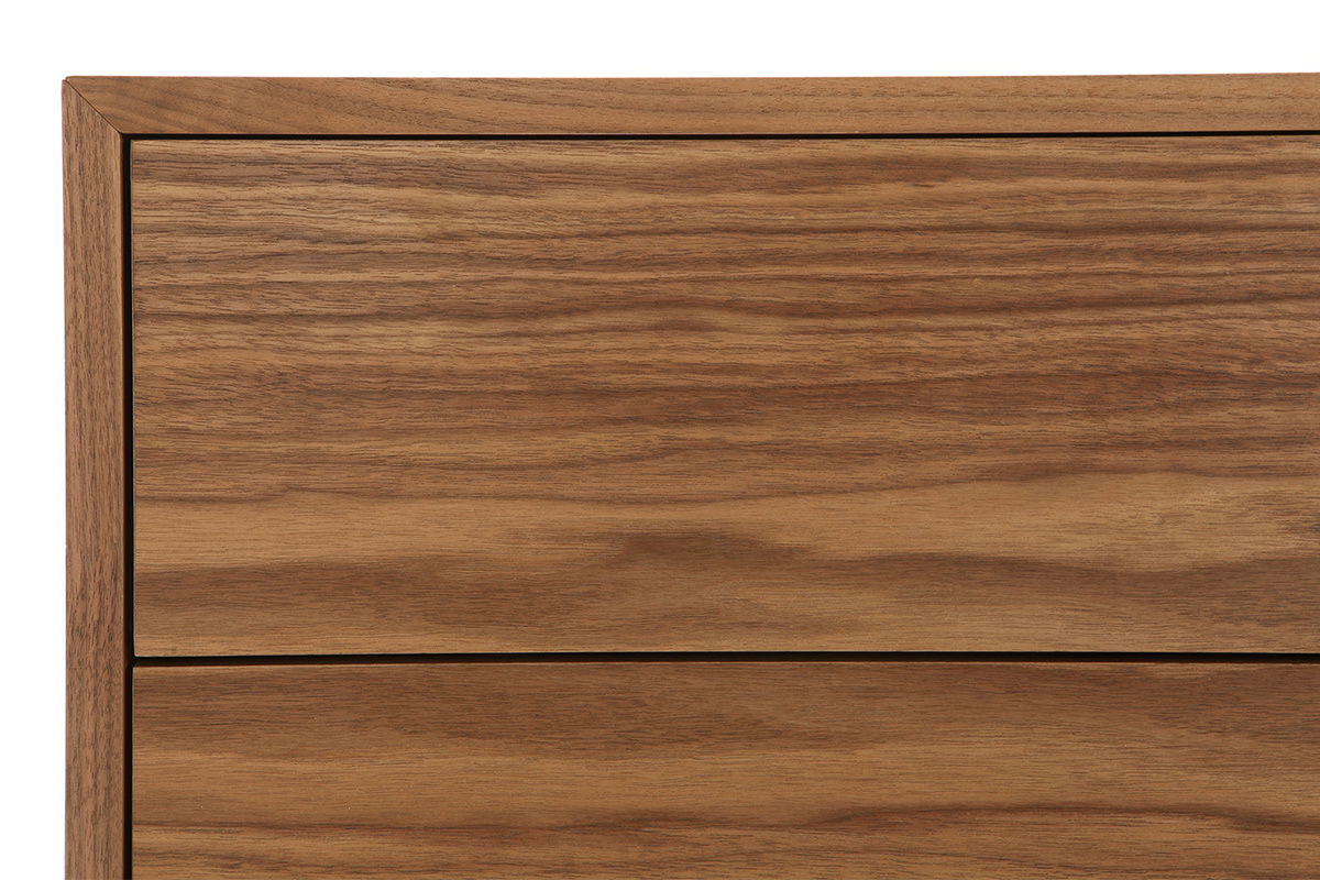 Gros plan sur la surface en bois fonc� d'un buffet vintage Manny.
