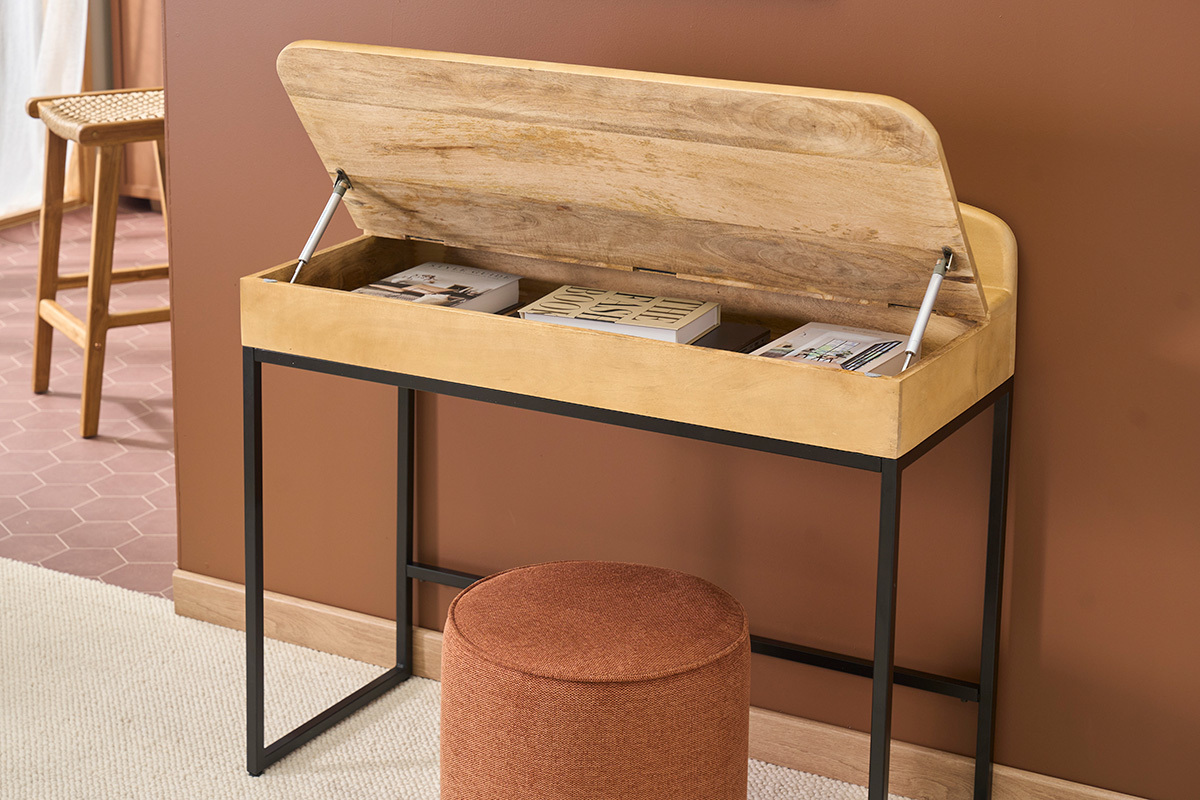 Bureau en bois manguier avec rangement ouvert, tabouret devant.