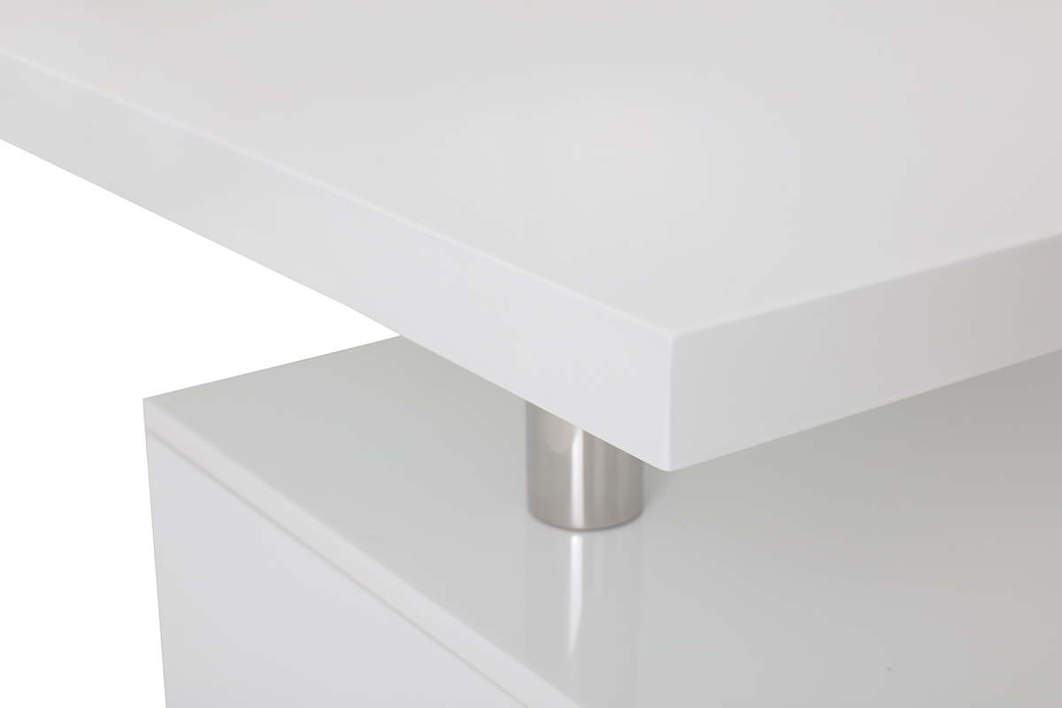 D�tail du bureau blanc laqu� brillant avec support en m�tal, vue rapproch�e.