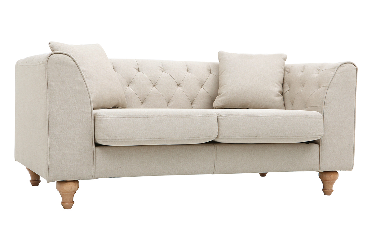 Canap� 2 places beige capitonn� en tissu et bois clair, vue de 3/4.