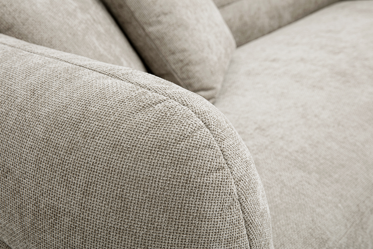 D�tail du tissu effet velours textur� beige du canap� Joya.