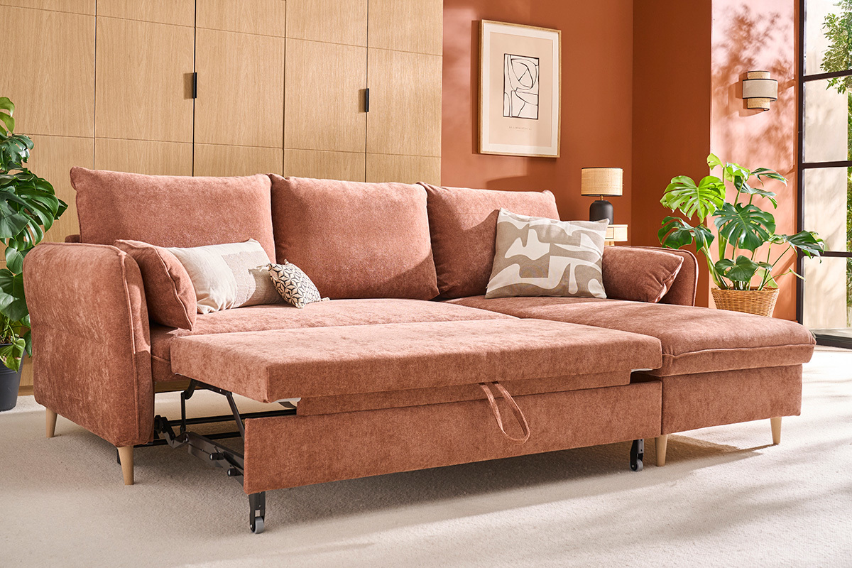 Canap� d'angle convertible r�versible avec coffre 3-4 places en tissu effet velours terre br�l�e et bois clair DRISS