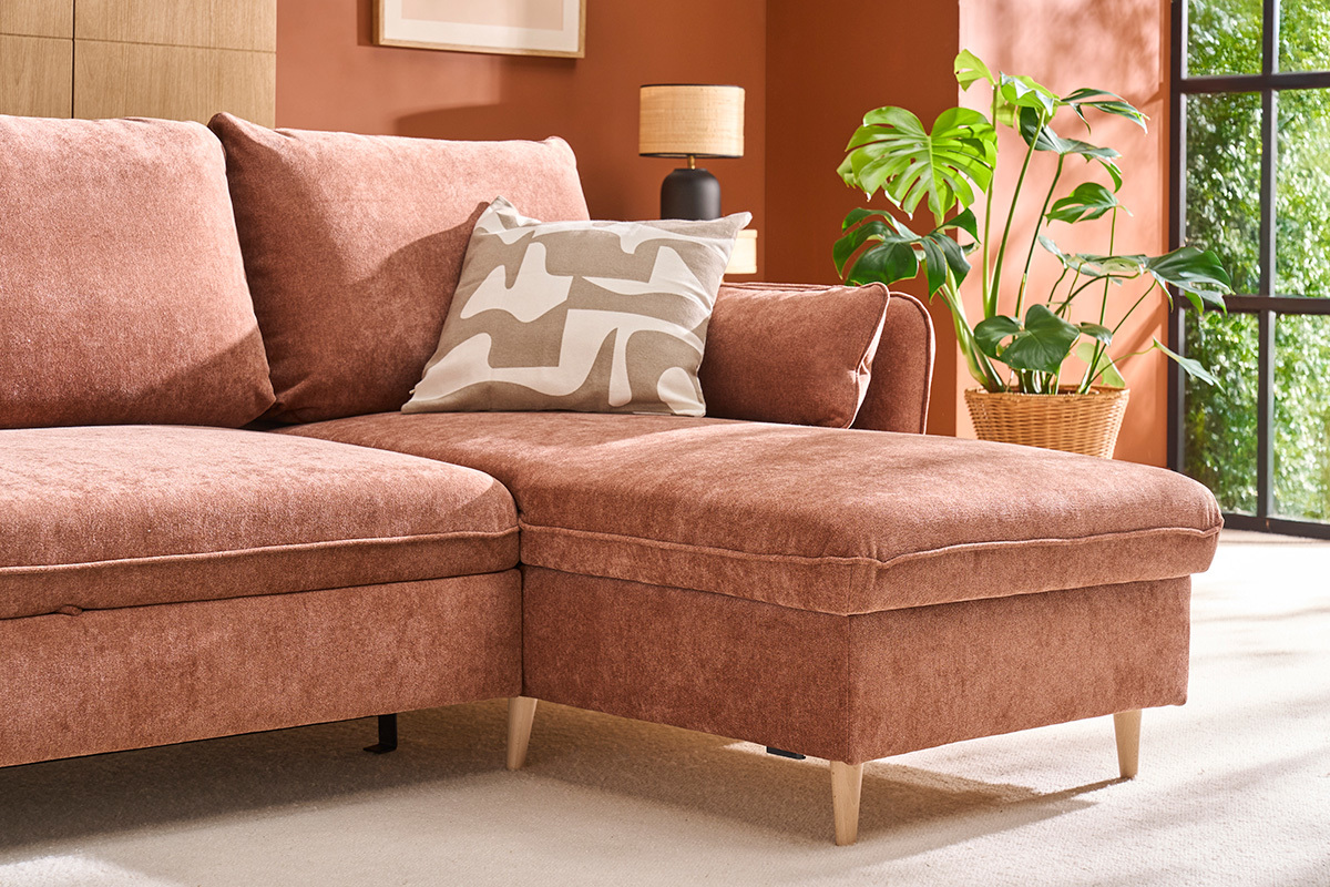 Canap� d'angle convertible r�versible avec coffre 3-4 places en tissu effet velours terre br�l�e et bois clair DRISS
