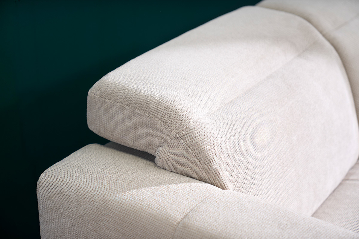 Canap� d'angle droit 3 places avec t�ti�res ajustables en tissu chenille beige et m�tal NORELL