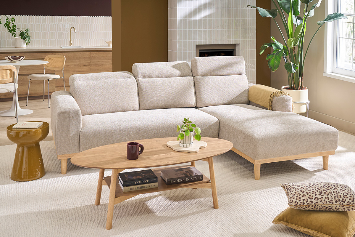 Canap� d'angle droit 3 places avec t�ti�res ajustables en tissu effet velours textur� beige et bois clair HORACIO