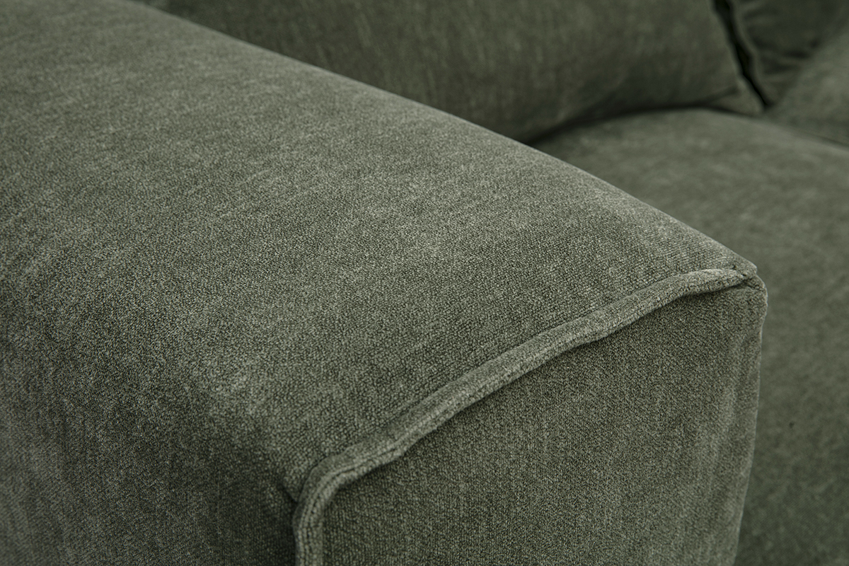 Texture du tissu effet velours vert kaki du canap� d'angle modulable KERRY