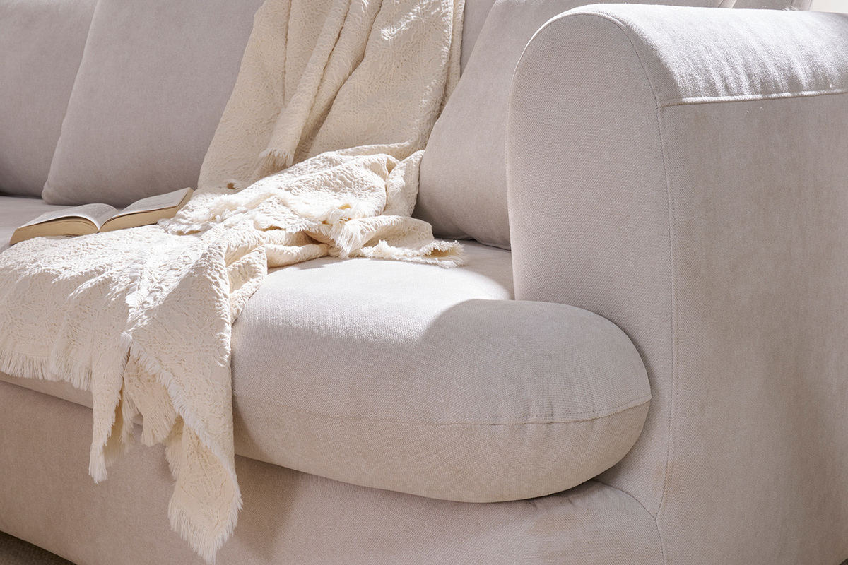 Canap� d�houssable 3-4 places design haricot en tissu effet velours beige clair SACHA