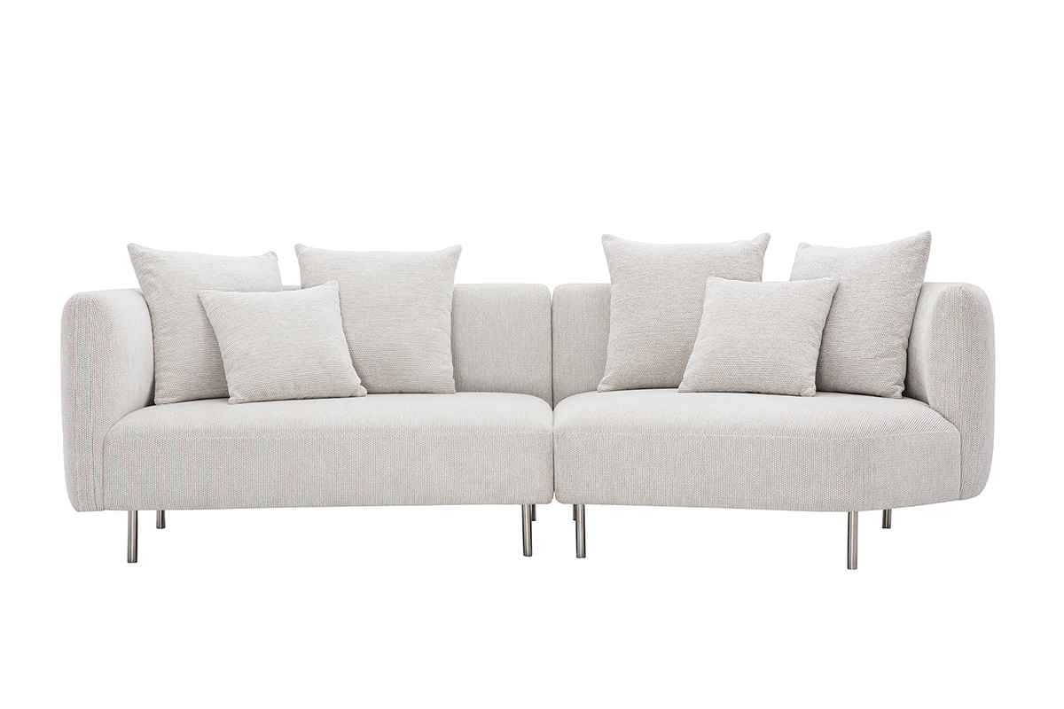 Canap� beige effet velours chenill� 3-4 places avec pieds en m�tal chrom�, vue de face.