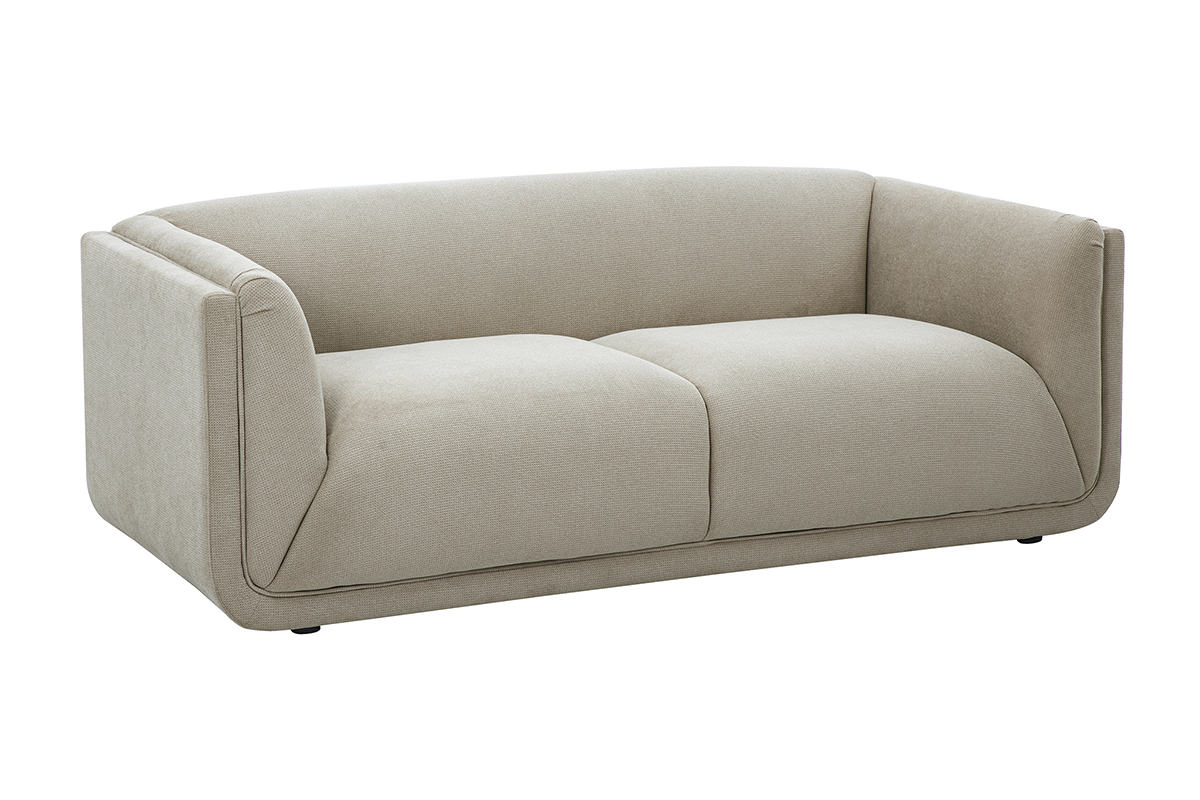 Canap� 3 places beige en tissu chenille, vue de trois quarts avec accoudoirs int�gr�s.