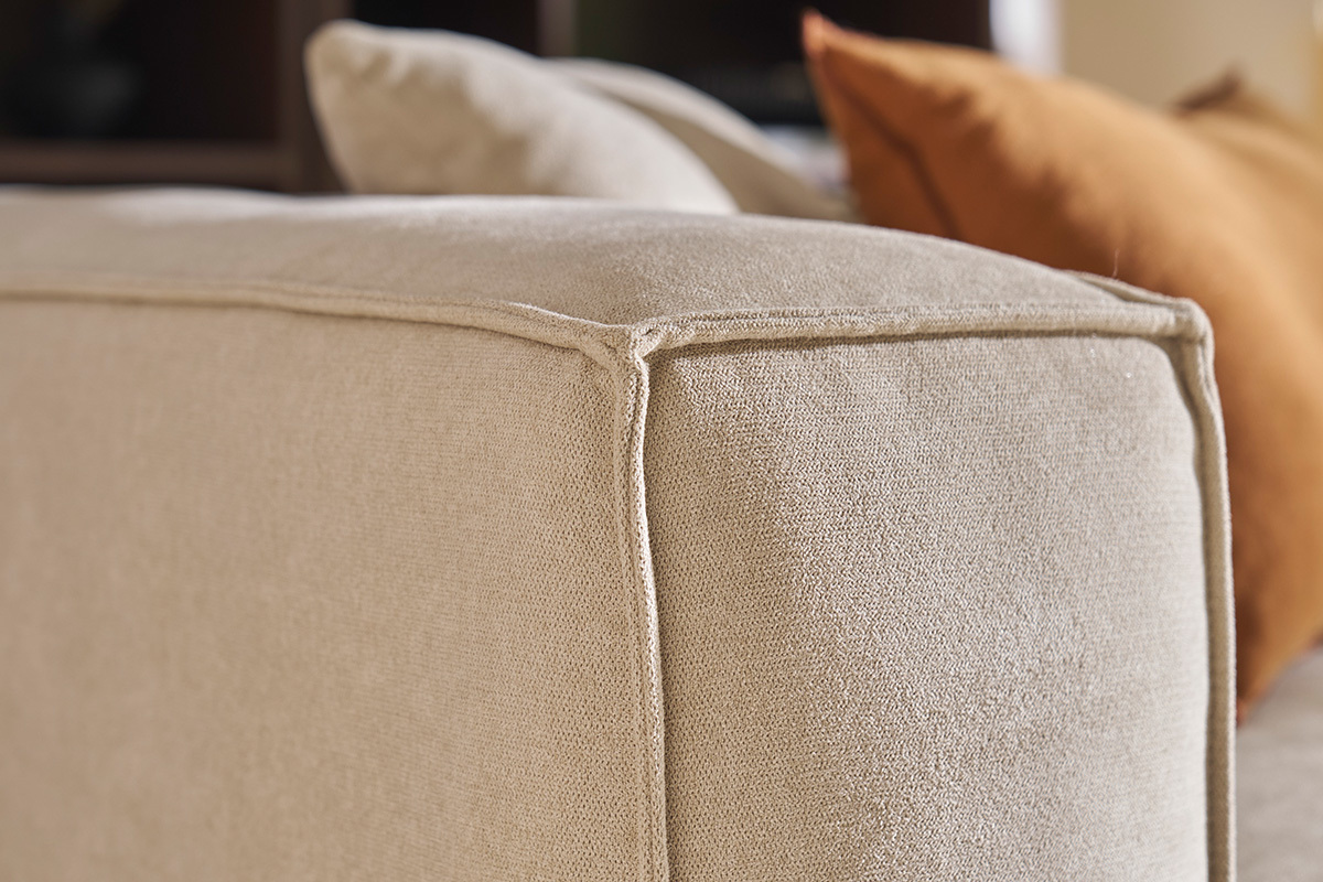 Canap� design 3 places en tissu effet velours beige naturel et bois clair COBAIN