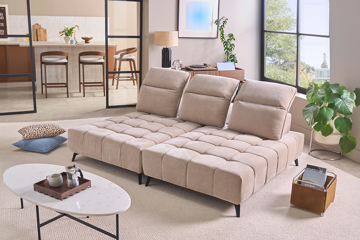 Canap� modulable 4 places avec t�ti�res ajustables en tissu effet velours taupe et m�tal noir OLMO
