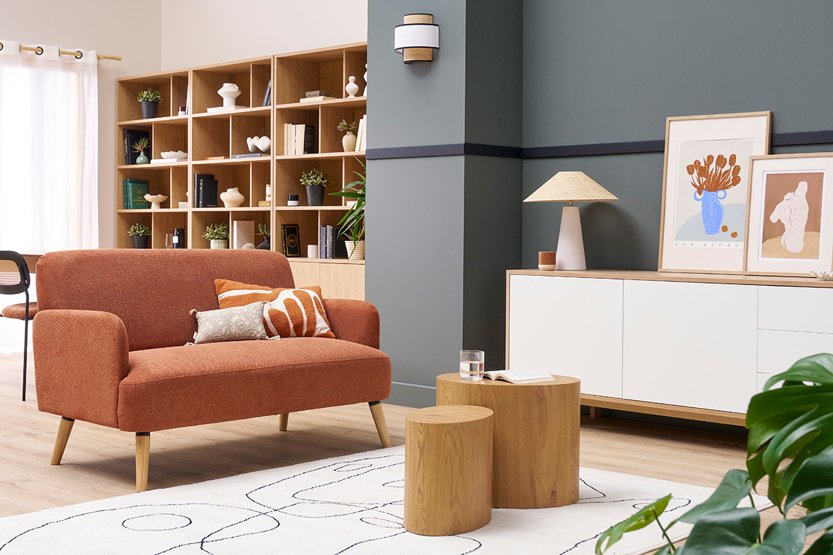 Canap� scandinave 2 places en tissu effet velours textur� terre br�l�e et bois clair ISKO