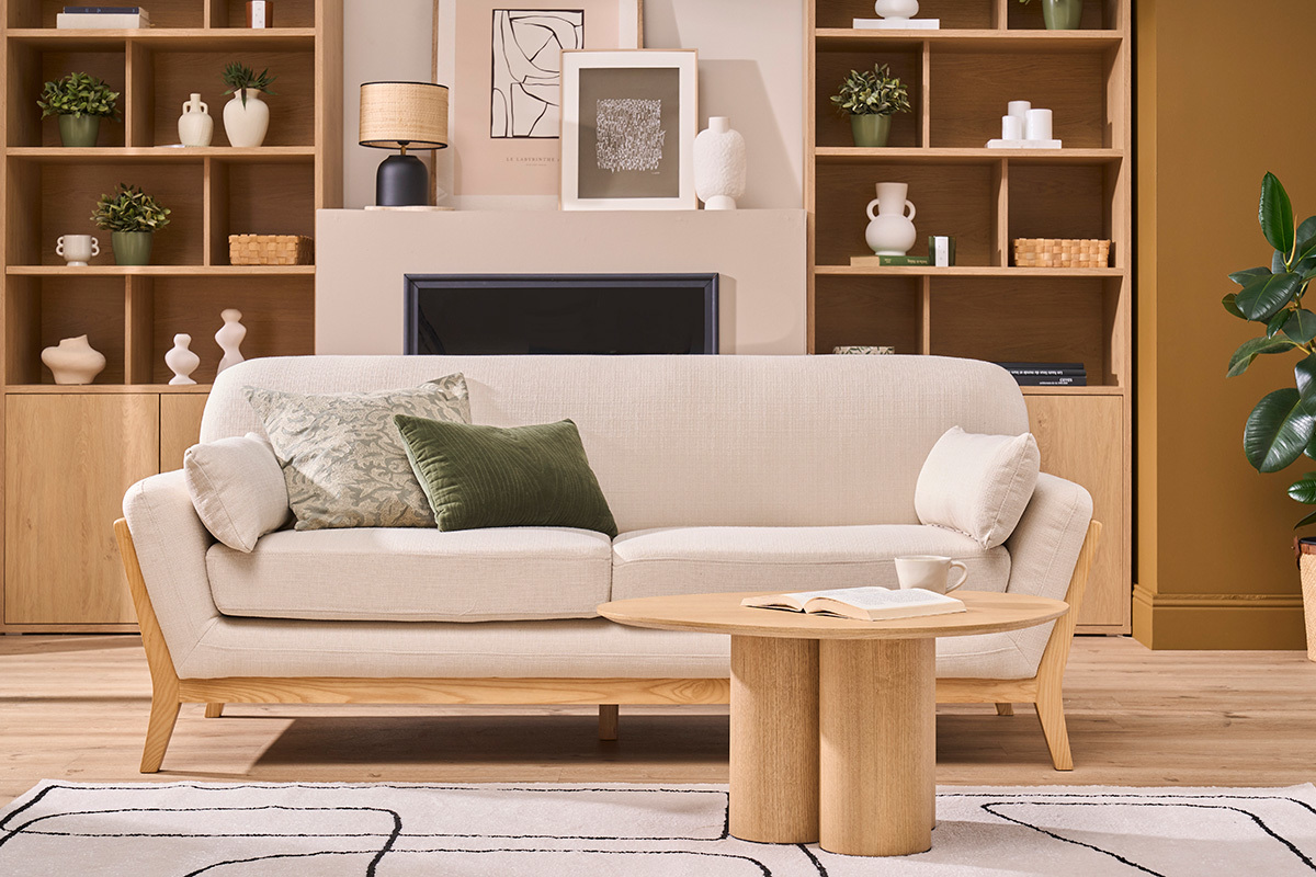 Canap� scandinave 3 places en tissu beige et bois clair YOKO