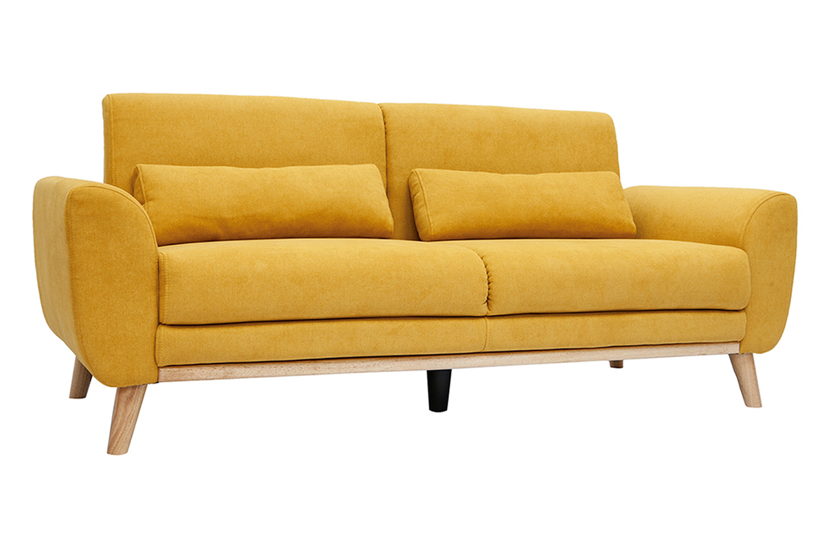 Canap� scandinave 3 places en tissu velours jaune moutarde, vue de 3/4avec accoudoirs arrondis.