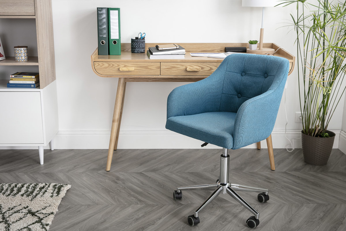 Chaise de bureau � roulettes capitonn�e en tissu bleu canard et acier chrom� BALTIK