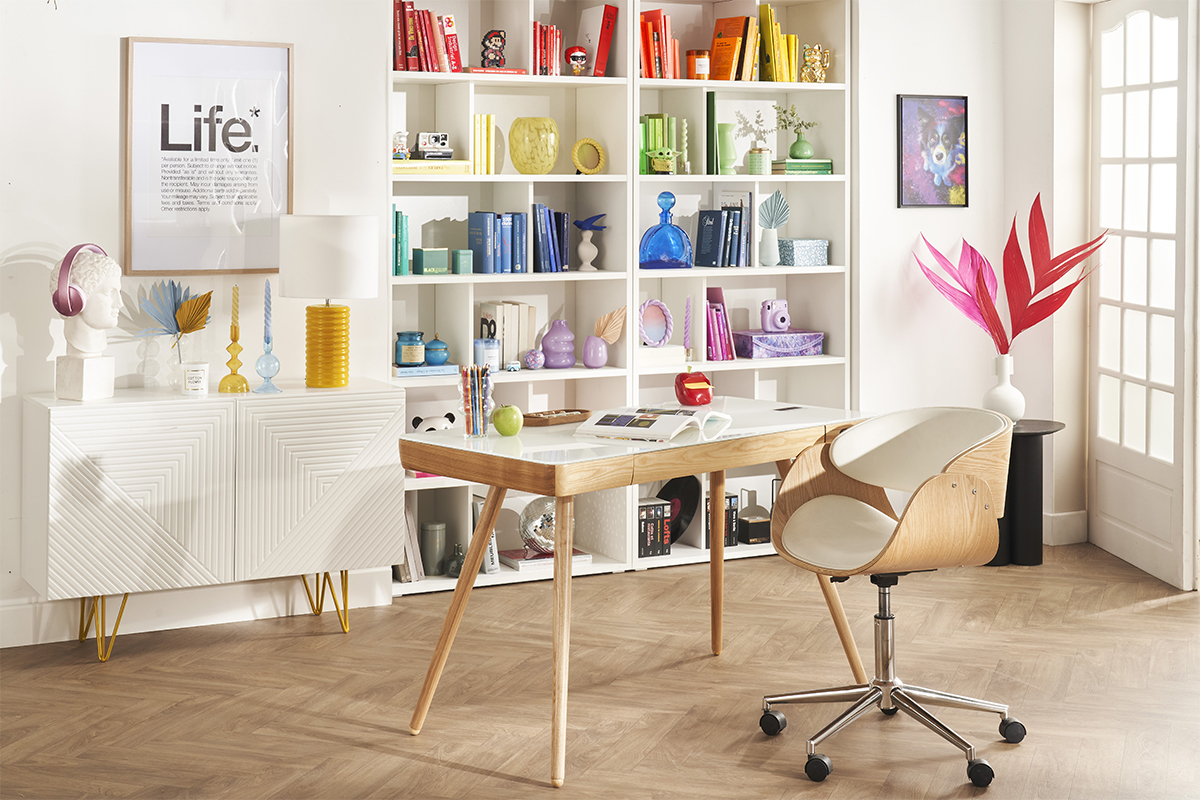 Chaise de bureau � roulettes design blanc, bois clair et acier chrom� BENT