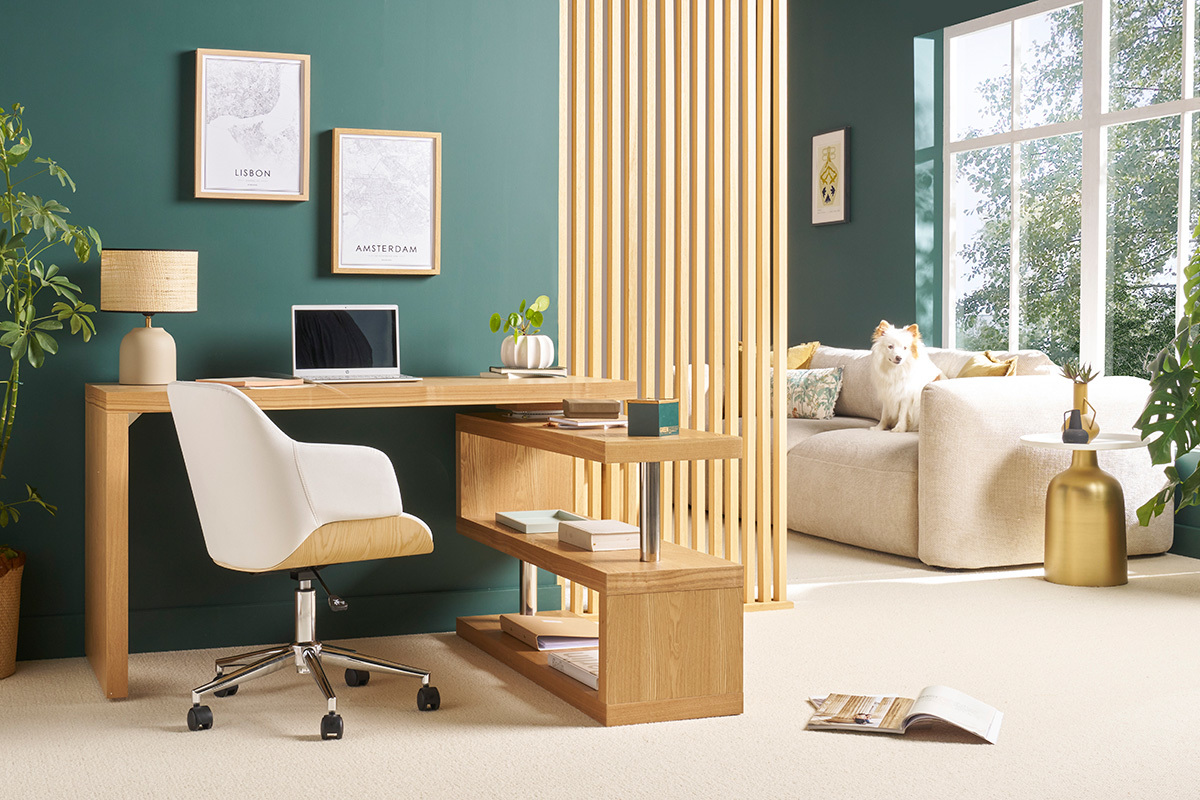 Chaise de bureau � roulettes design blanc, bois clair et acier chrom� SANDRO