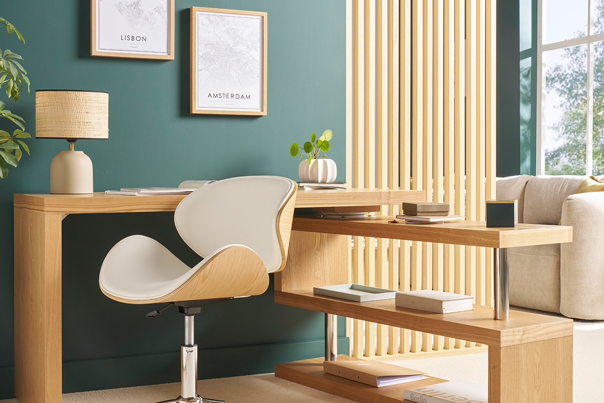 Chaise de bureau � roulettes design blanc, bois clair et acier chrom� WALNUT
