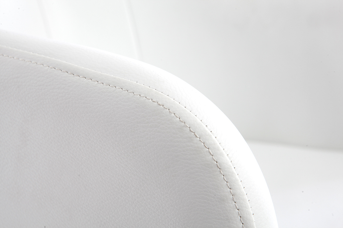 D�tail du rev�tement capitonn� blanc de la chaise de bureau BALTIK.