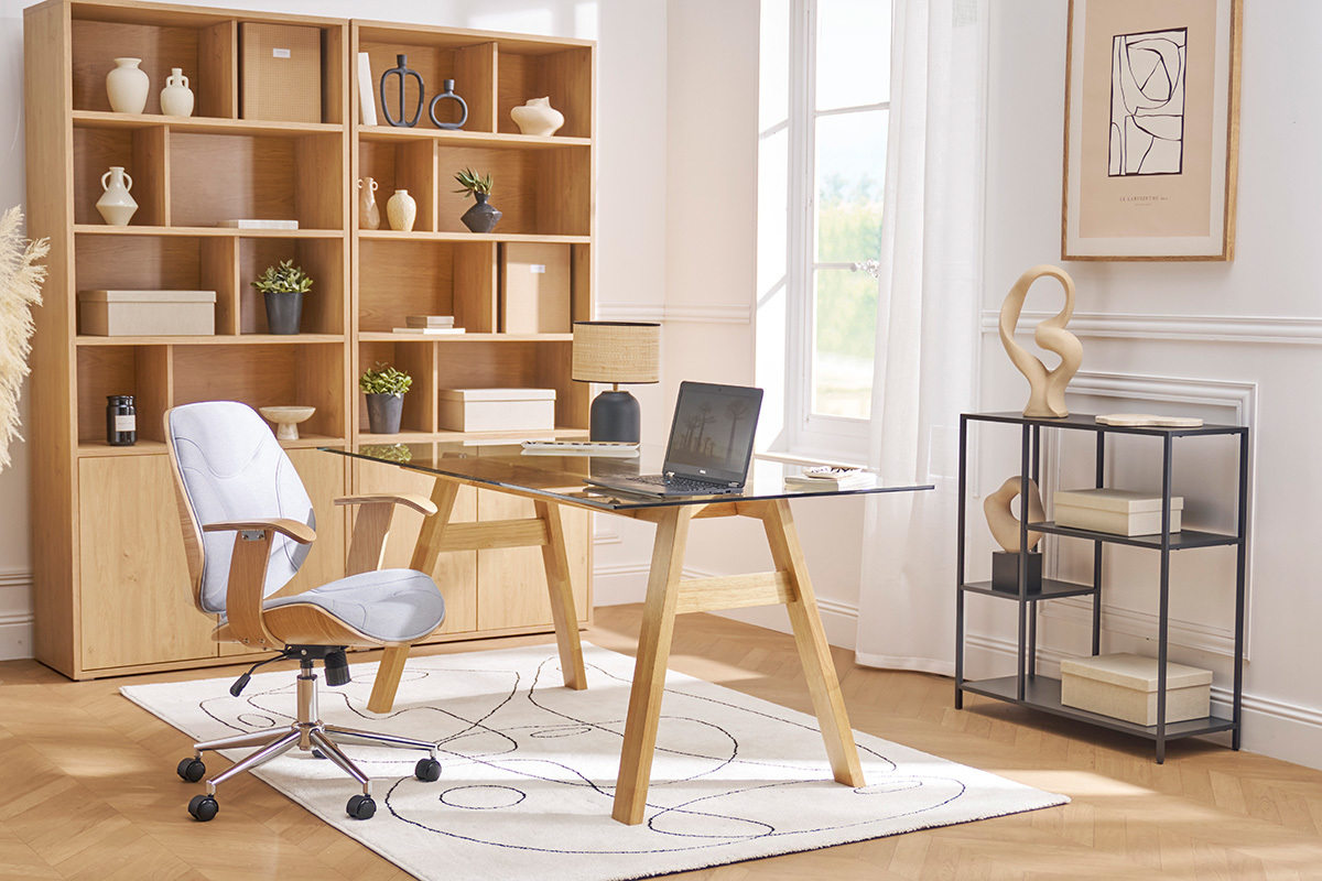 Chaise de bureau � roulettes design en tissu gris clair, bois clair et acier chrom� YORKE