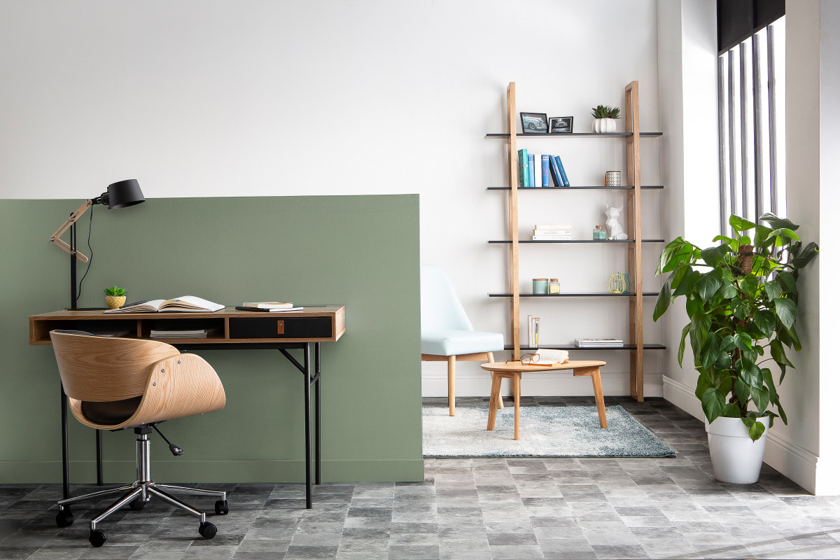 Chaise de bureau � roulettes design noir, bois clair et acier chrom� BENT