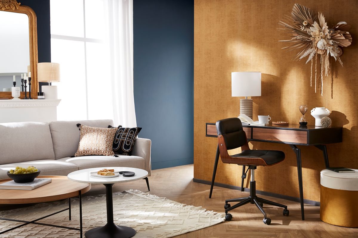 Chaise de bureau ARAMON noire en bois et m�tal, vue int�rieure.