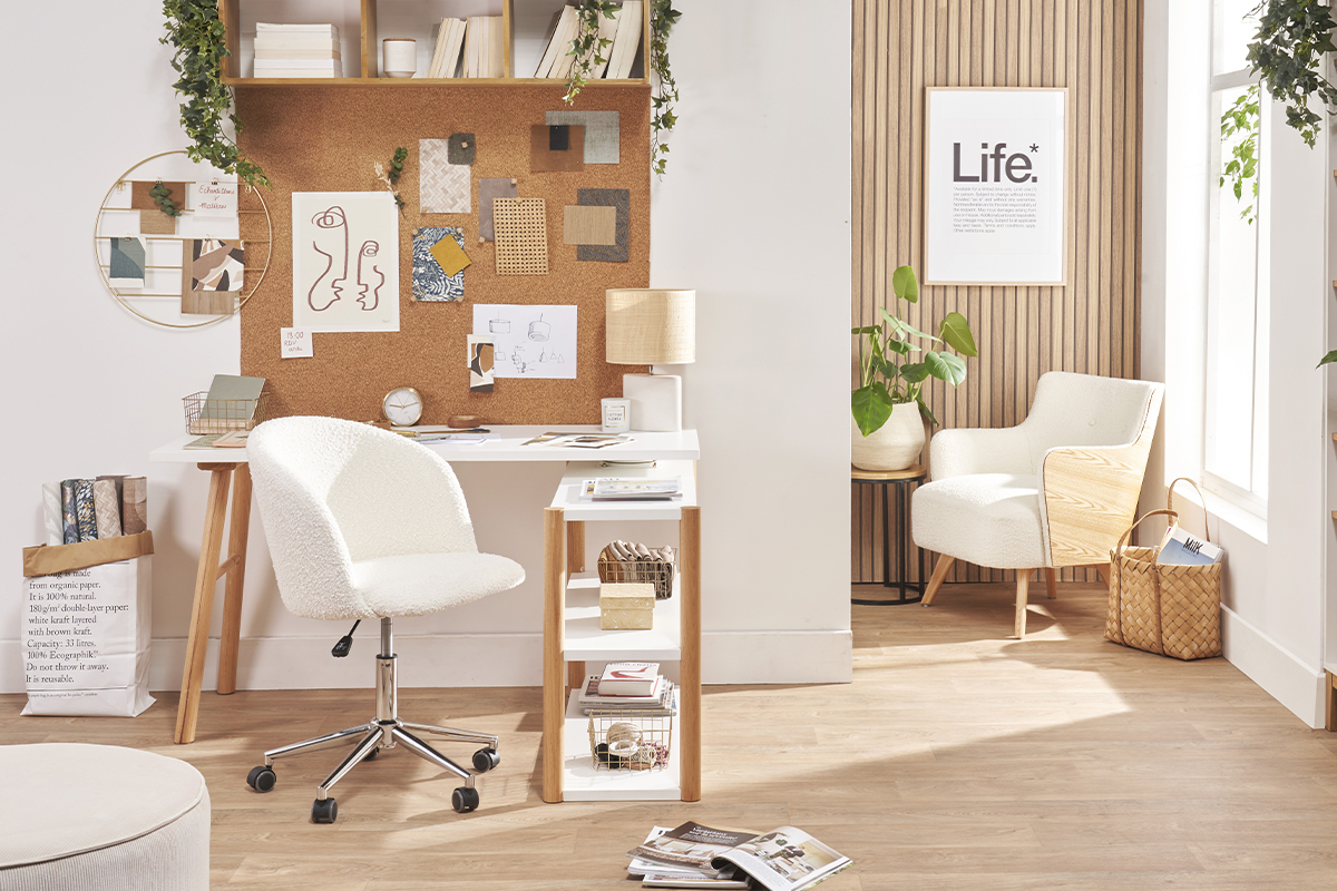 Chaise de bureau � roulettes en tissu effet laine boucl�e blanc cass� et acier chrom� VANITY