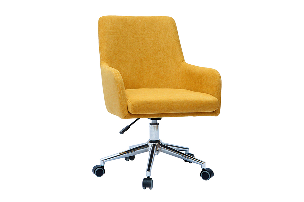 Chaise de bureau jaune moutarde en velours sur roulettes, vue de 3/4.