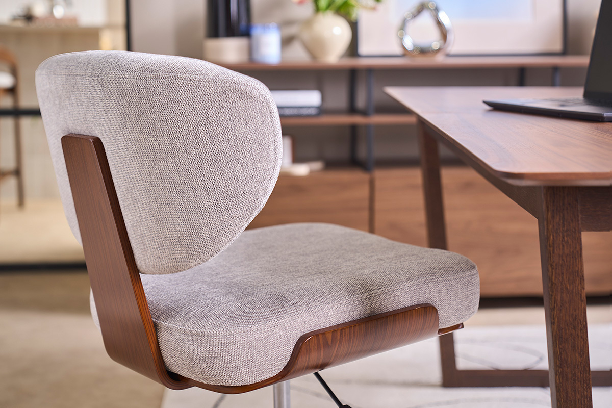Chaise de bureau en tissu effet velours textur� gris et bois fonc� noyer HANZ