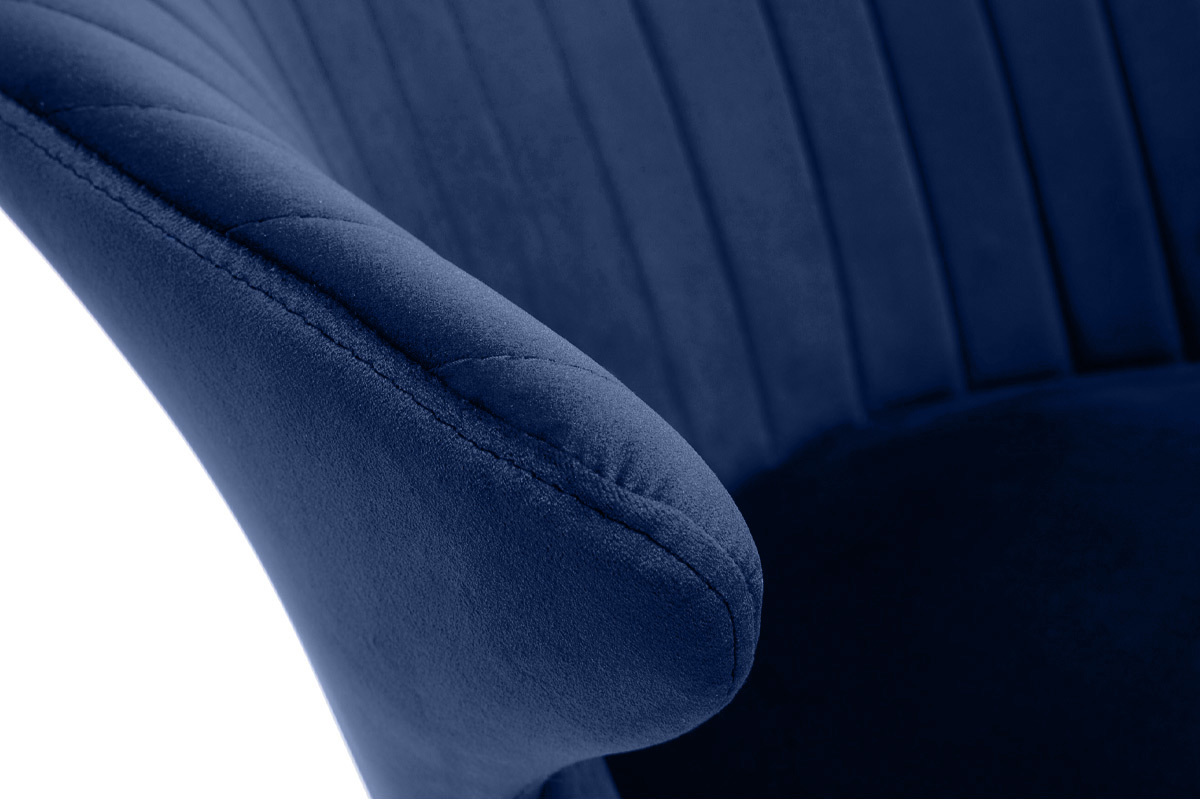 Accoudoir et dossier incurv� en velours bleu fonc� de la chaise REQUIEM.