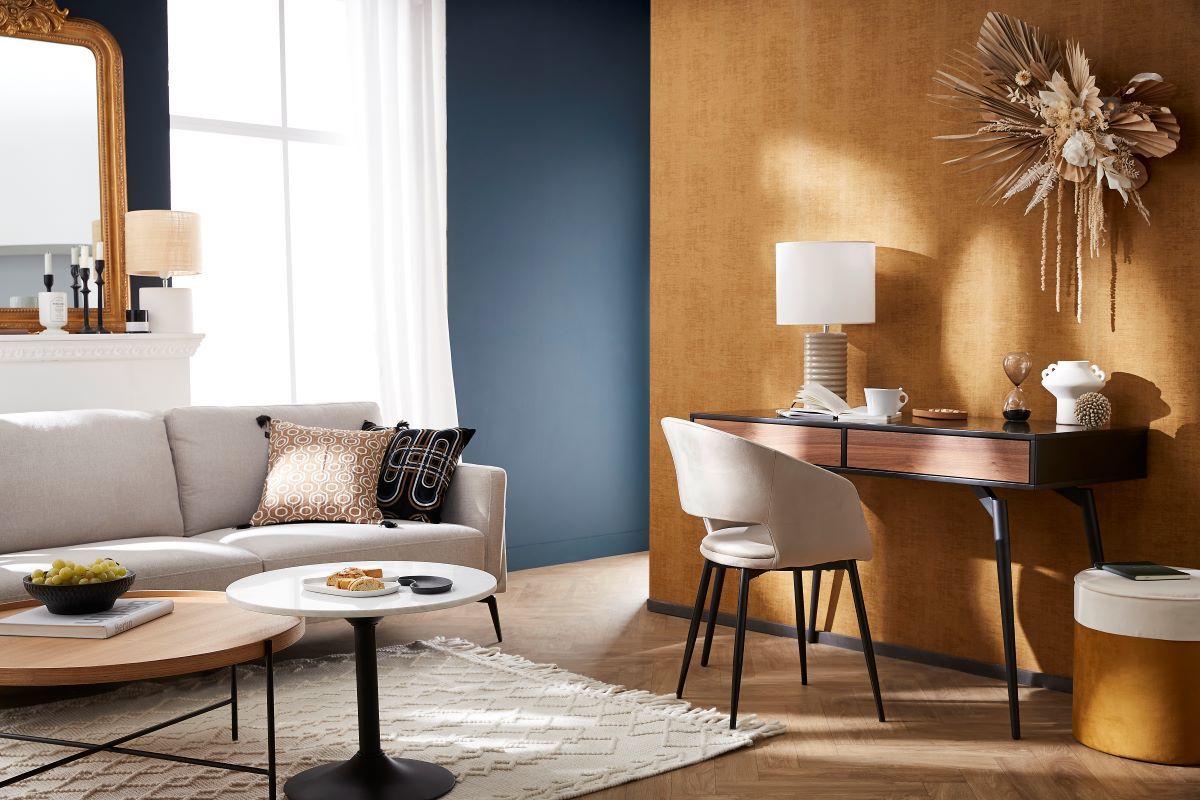 Chaise design en tissu velours taupe et m�tal noir PRISMA