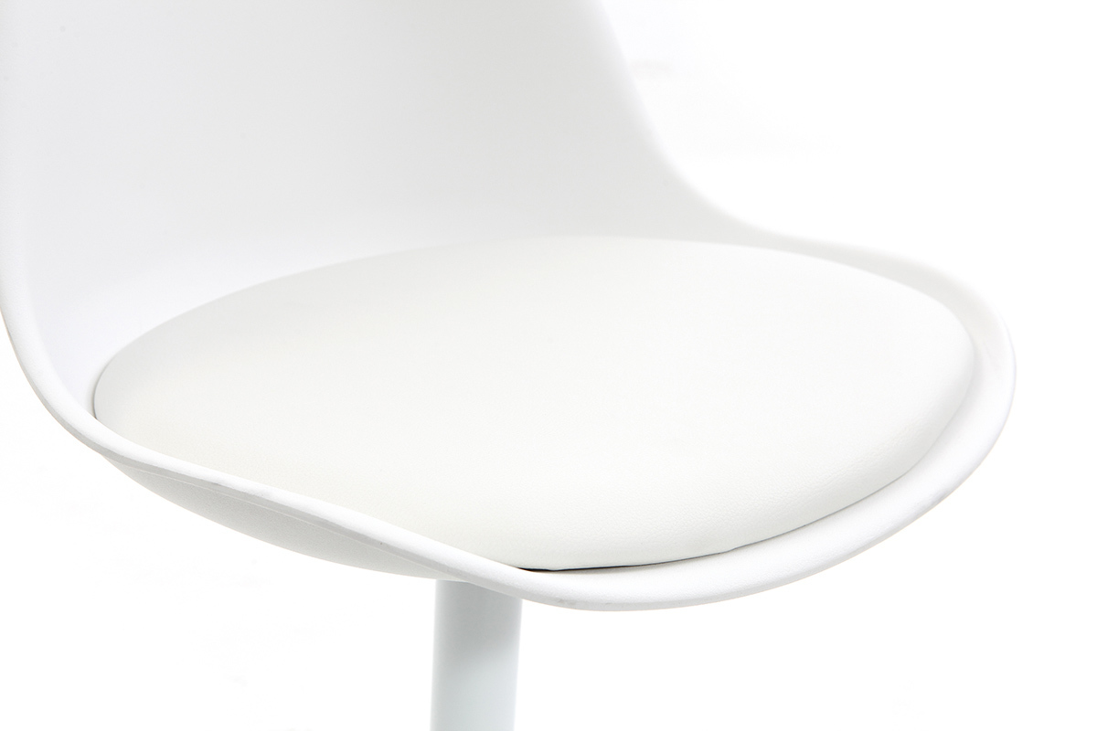Gros plan sur l'assise blanche de la chaise pivotante STEEVY V2.