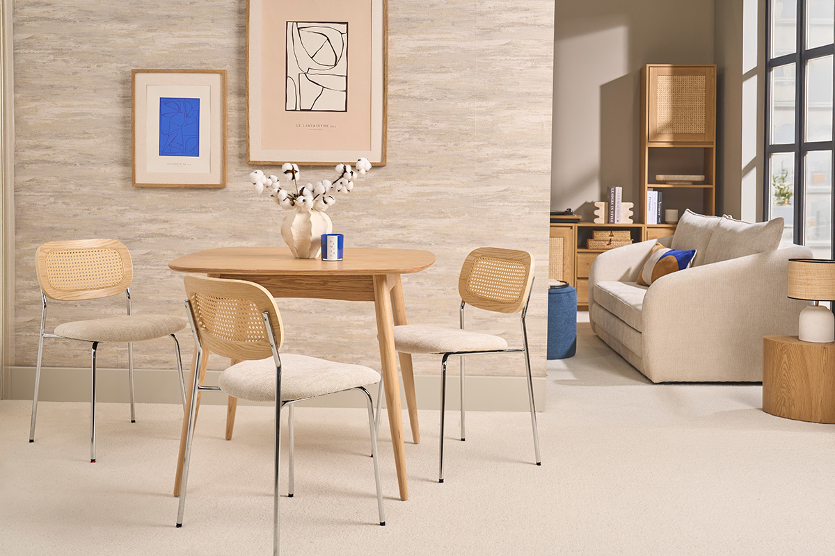 Chaises design en tissu effet velours textur� beige, m�tal chrom� et cannage rotin (lot de 2) MIRANDA