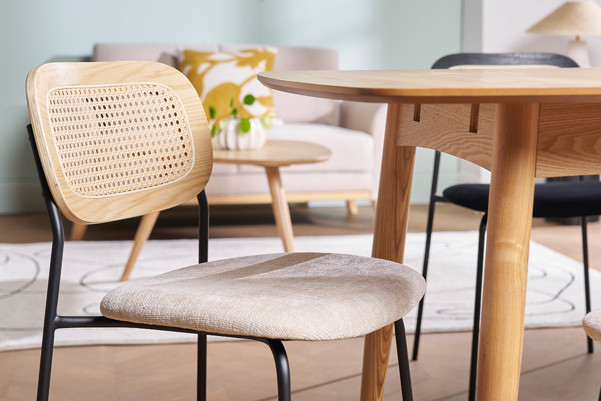 Chaises design en tissu effet velours textur� beige, m�tal noir et cannage rotin (lot de 2) MIRANDA