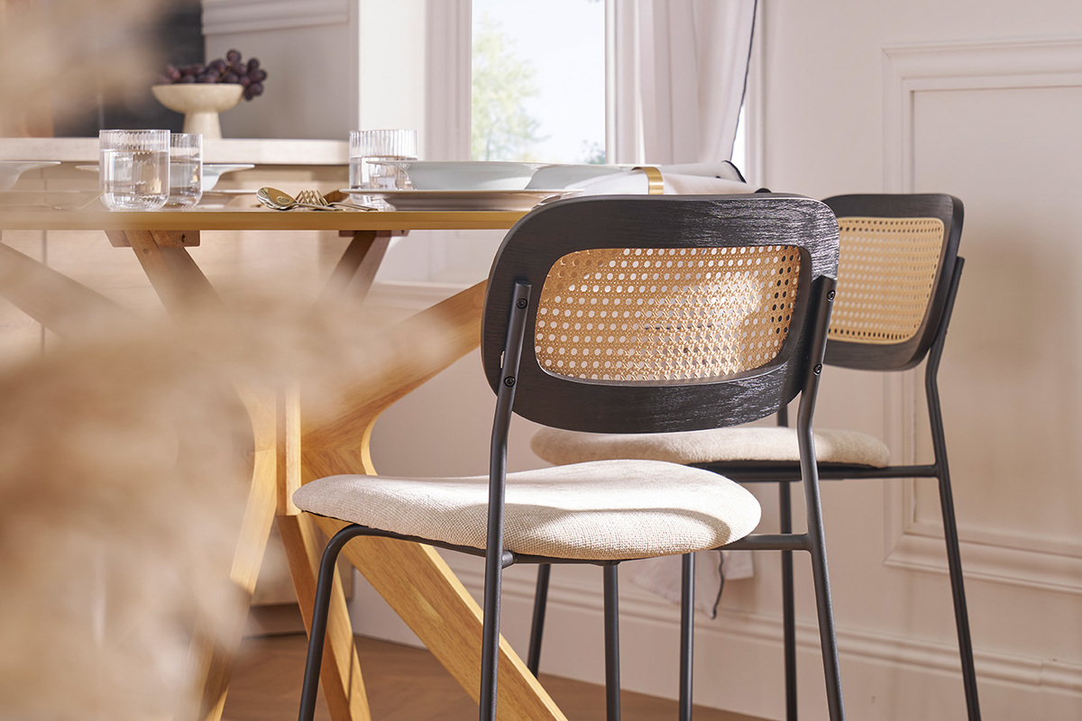 Chaises design en tissu effet velours textur� beige, m�tal noir et cannage rotin (lot de 2) MIRANDA
