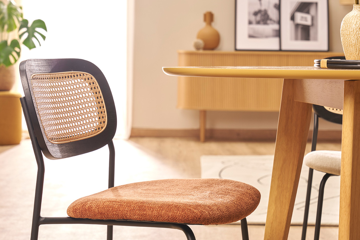Chaises design en tissu effet velours textur� terre brul�e, m�tal noir et cannage rotin (lot de 2) MIRANDA