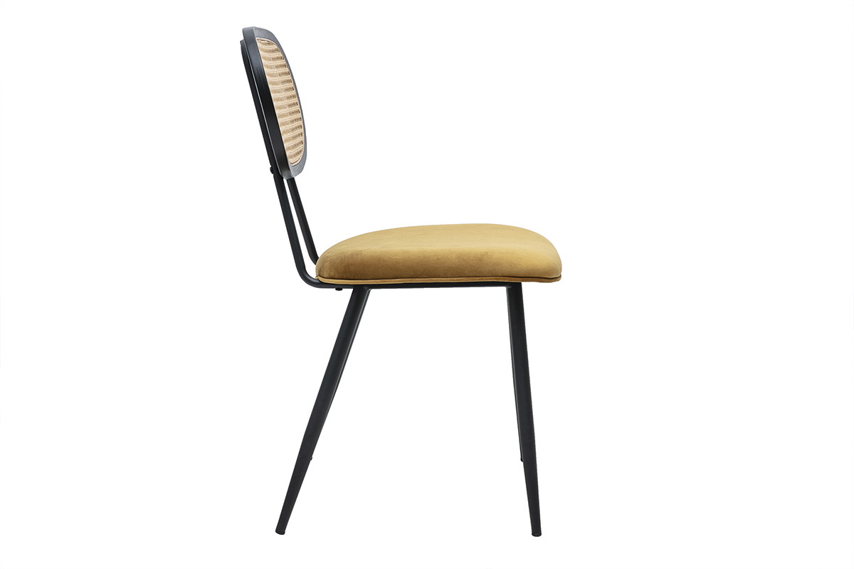 Chaise en velours bronze avec dossier en rotin et pied en m�tal noir, vue de c�t�.