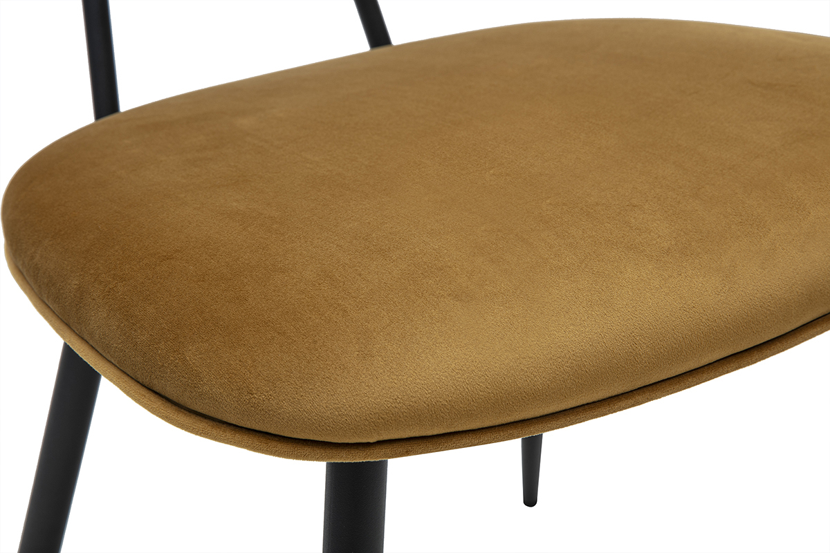D�tail d'une chaise en velours bronze avec pieds en m�tal noir.