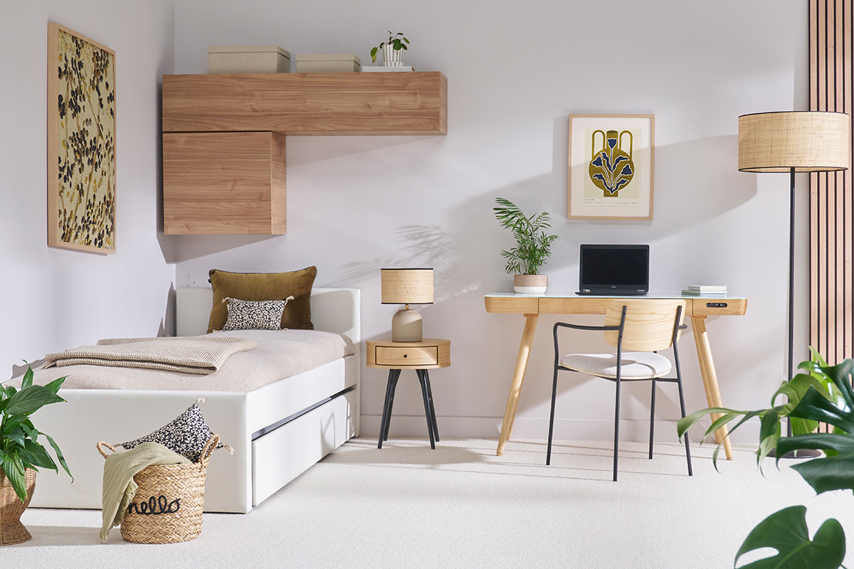 Chaises en bois clair ch�ne, tissu effet velours textur� beige et m�tal noir (lot de 2) SUSAN