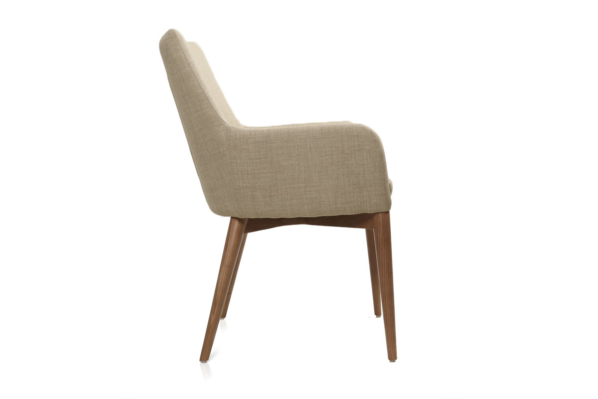 Chaise SHANA en tissu beige vue de profil, pieds en bois fonc�.