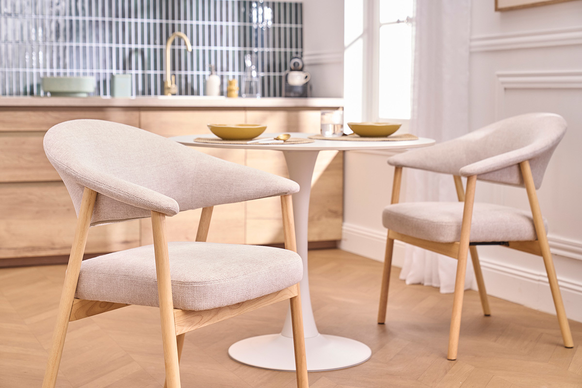 Chaises en tissu effet velours textur� beige et bois clair (lot de 2) GIULIA