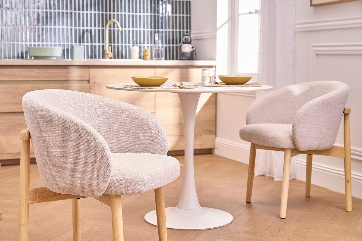 Chaises en tissu effet velours textur� beige et bois clair (lot de 2) TORVI