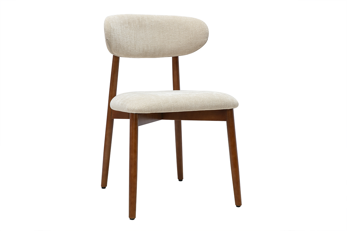 Chaise en tissu beige effet velours avec dossier arrondi et pieds en bois fonc�, vue de 3/4.